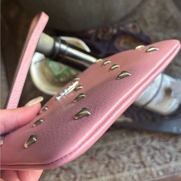 Authentic COACH Gold Hearts smooth leather zip wristlet